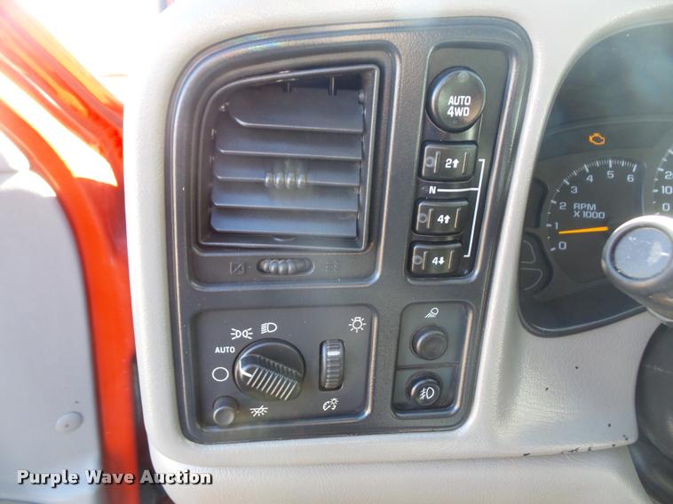 image for item DB0536 2004 Chevrolet Silverado 1500 Crew Cab pickup truck