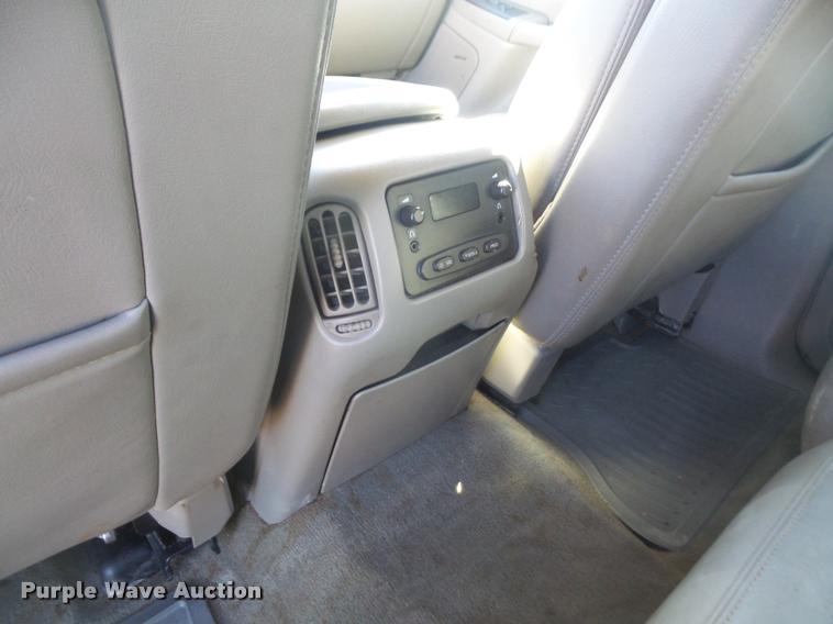 image for item DB0536 2004 Chevrolet Silverado 1500 Crew Cab pickup truck