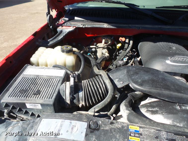 image for item DB0536 2004 Chevrolet Silverado 1500 Crew Cab pickup truck