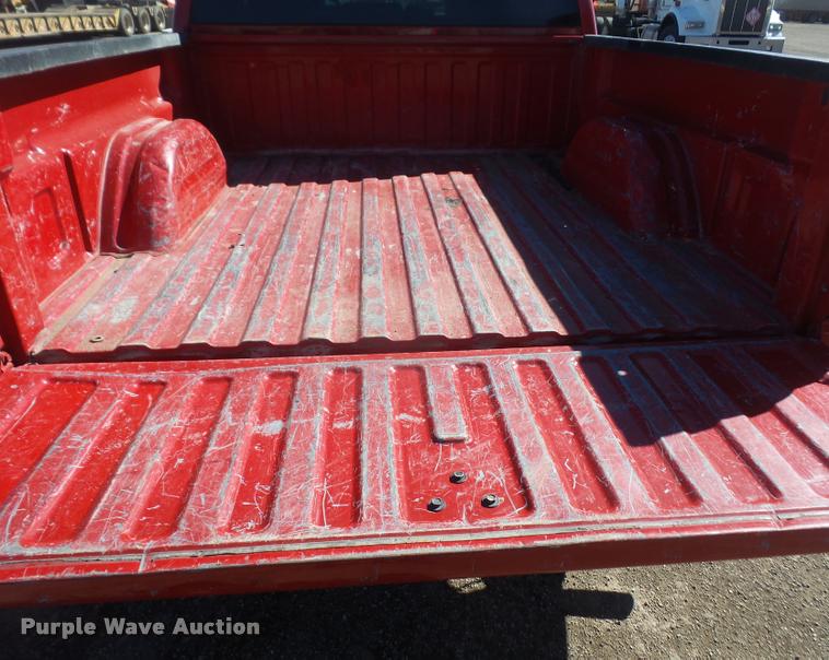 image for item DB0536 2004 Chevrolet Silverado 1500 Crew Cab pickup truck