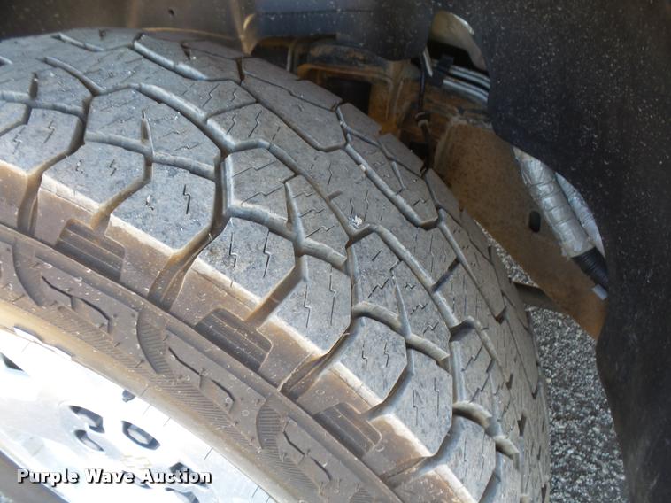 image for item DB0536 2004 Chevrolet Silverado 1500 Crew Cab pickup truck