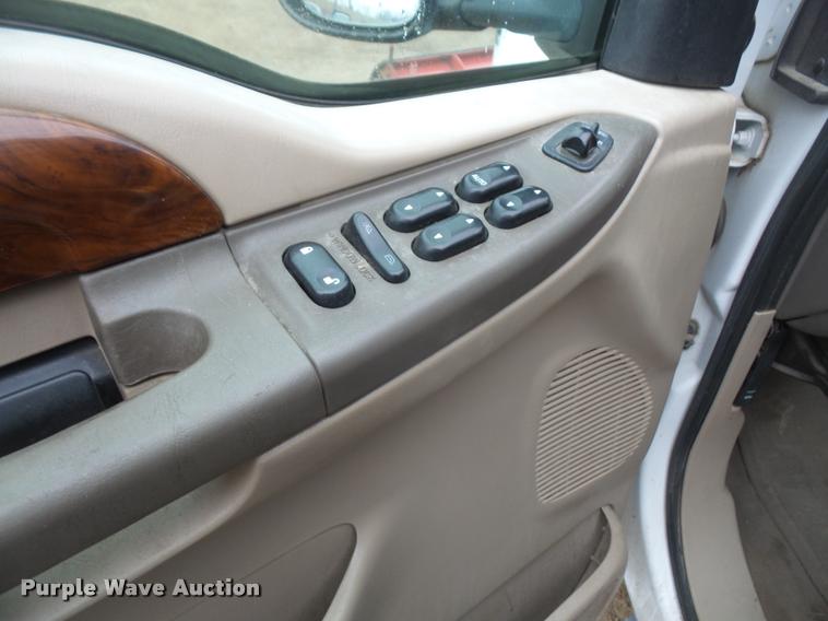 image for item DB0658 2002 Ford F250 Super Duty Crew Cab pickup truck