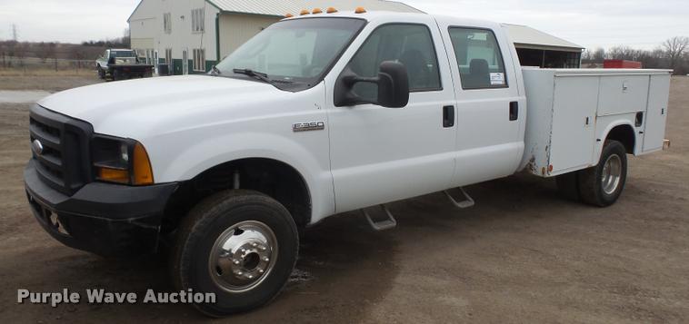 image for item DB0677 2007 Ford F350 Super Duty Crew Cab utility bed pickup truck