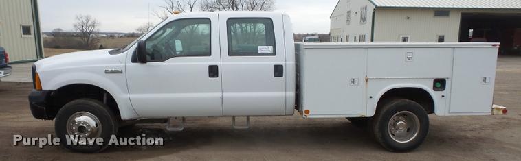 image for item DB0677 2007 Ford F350 Super Duty Crew Cab utility bed pickup truck