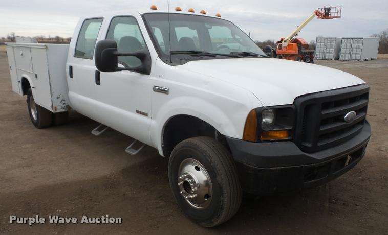 image for item DB0677 2007 Ford F350 Super Duty Crew Cab utility bed pickup truck