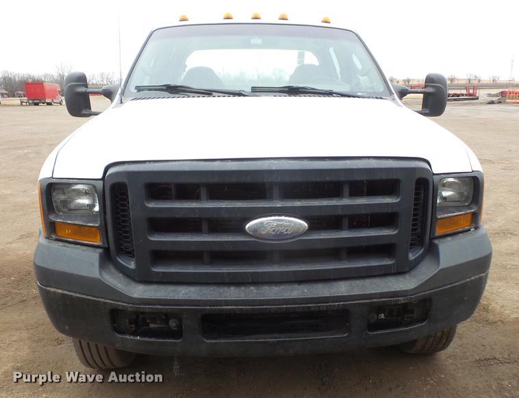 image for item DB0677 2007 Ford F350 Super Duty Crew Cab utility bed pickup truck