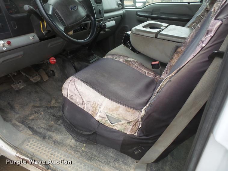 image for item DB0677 2007 Ford F350 Super Duty Crew Cab utility bed pickup truck