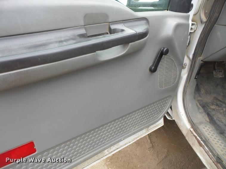 image for item DB0677 2007 Ford F350 Super Duty Crew Cab utility bed pickup truck