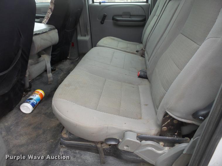 image for item DB0677 2007 Ford F350 Super Duty Crew Cab utility bed pickup truck