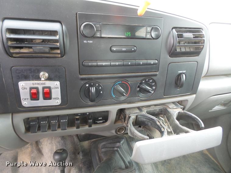 image for item DB0677 2007 Ford F350 Super Duty Crew Cab utility bed pickup truck