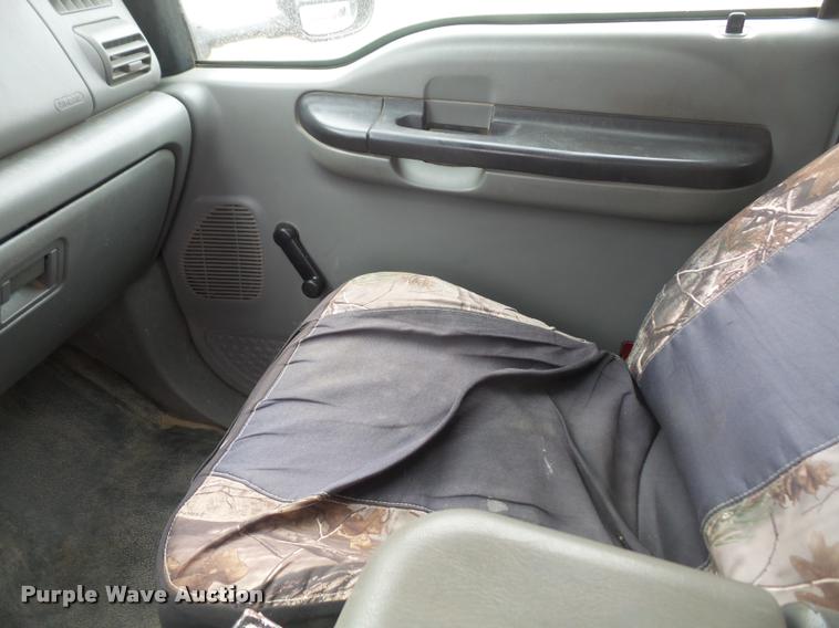 image for item DB0677 2007 Ford F350 Super Duty Crew Cab utility bed pickup truck