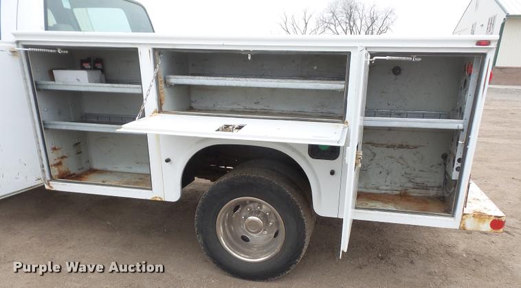 image for item DB0677 2007 Ford F350 Super Duty Crew Cab utility bed pickup truck