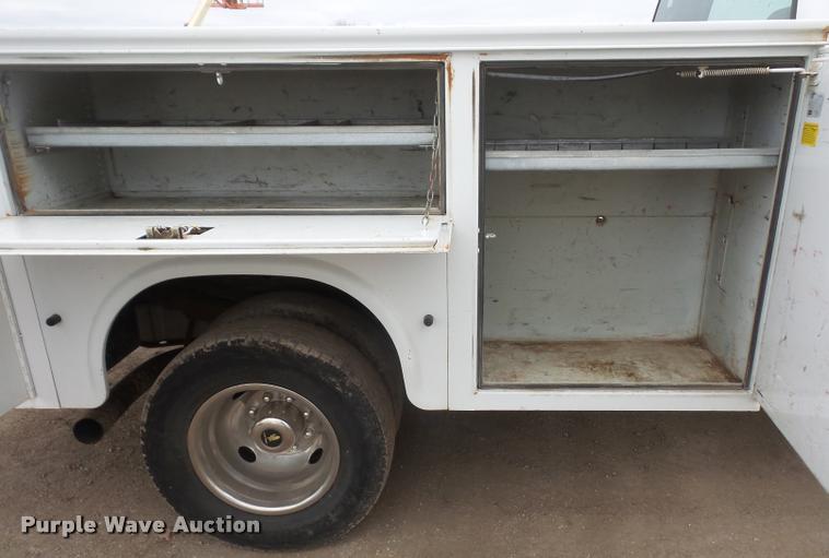 image for item DB0677 2007 Ford F350 Super Duty Crew Cab utility bed pickup truck