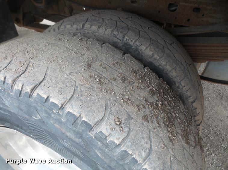 image for item DB0677 2007 Ford F350 Super Duty Crew Cab utility bed pickup truck