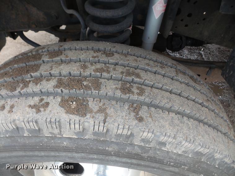 image for item DB0677 2007 Ford F350 Super Duty Crew Cab utility bed pickup truck