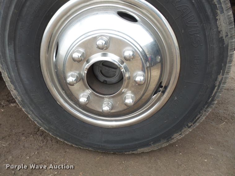 image for item DB0677 2007 Ford F350 Super Duty Crew Cab utility bed pickup truck