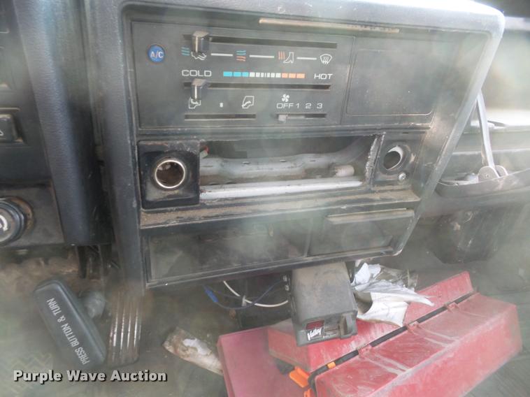 image for item DB0689 1993 Isuzu NPR flatbed truck