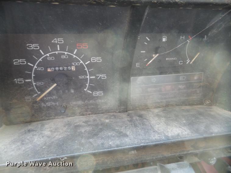 image for item DB0689 1993 Isuzu NPR flatbed truck