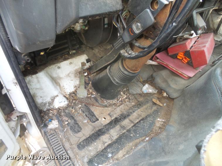 image for item DB0689 1993 Isuzu NPR flatbed truck