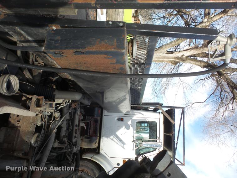 image for item DB0689 1993 Isuzu NPR flatbed truck