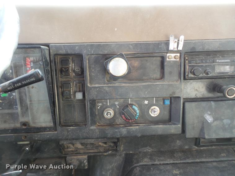 image for item DB0691 1992 International 4900 dump truck