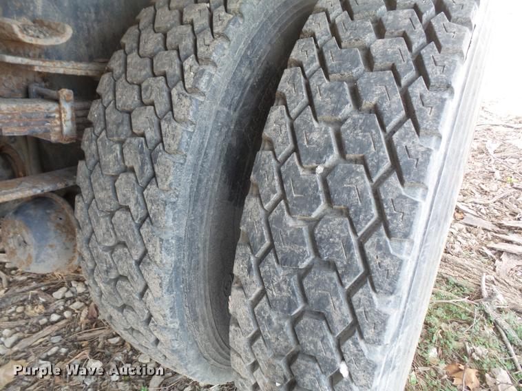 image for item DB0691 1992 International 4900 dump truck