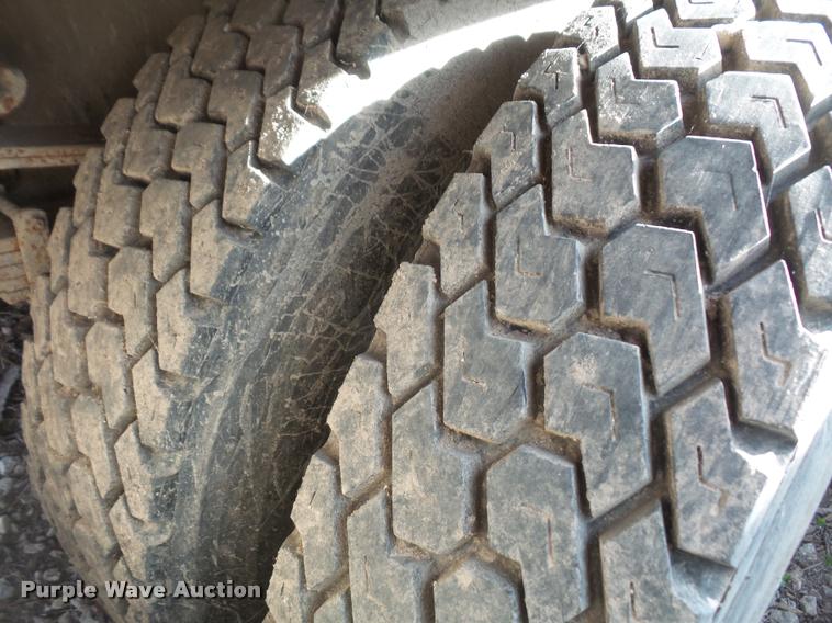 image for item DB0691 1992 International 4900 dump truck