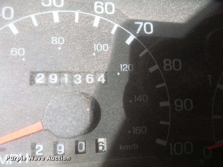 image for item DB0692 1999 Ford F450 Super Duty dump truck