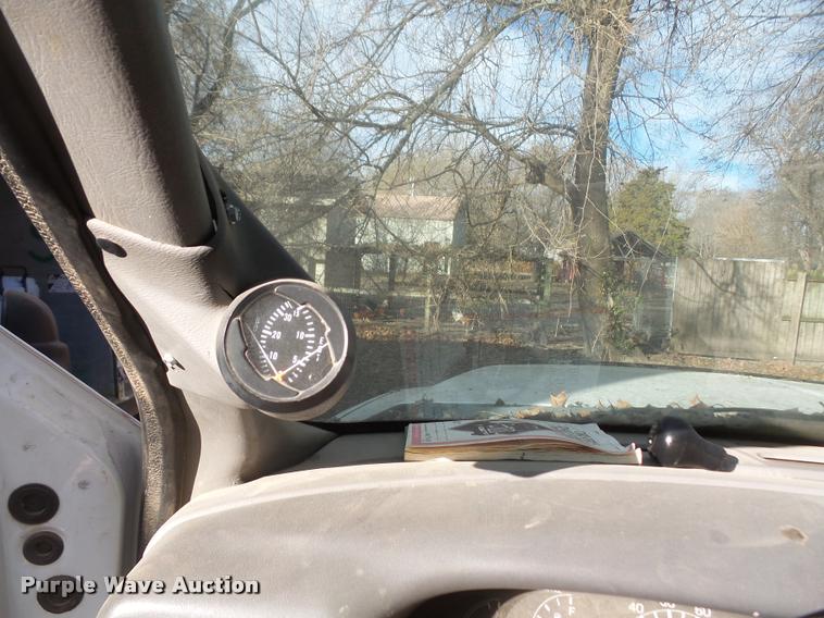 image for item DB0692 1999 Ford F450 Super Duty dump truck