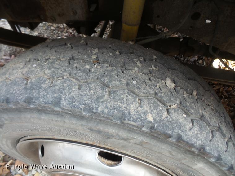 image for item DB0692 1999 Ford F450 Super Duty dump truck