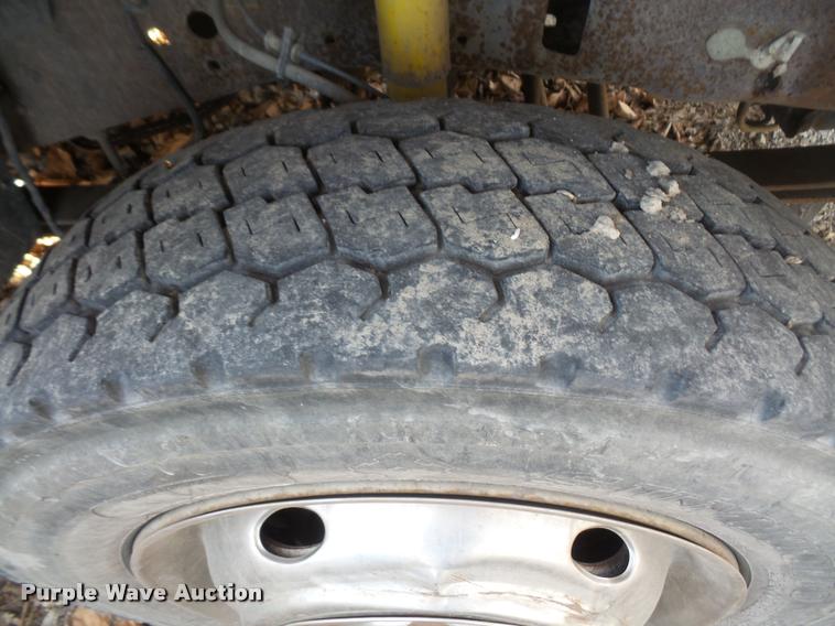 image for item DB0692 1999 Ford F450 Super Duty dump truck