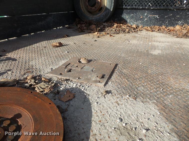 image for item DB0692 1999 Ford F450 Super Duty dump truck