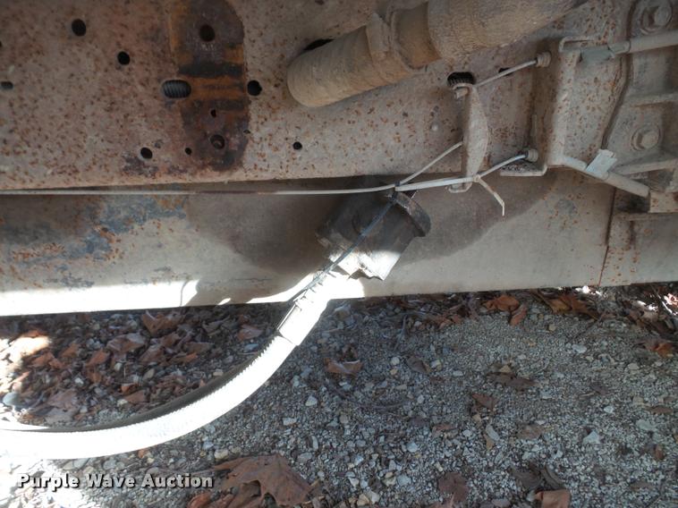 image for item DB0692 1999 Ford F450 Super Duty dump truck