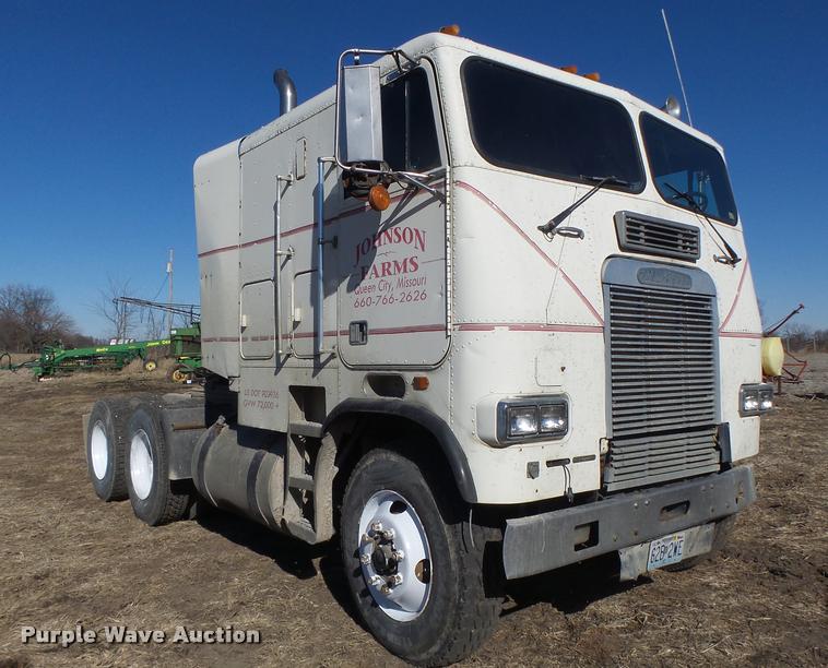 image for item DB1265 1986 Freightliner semi truck