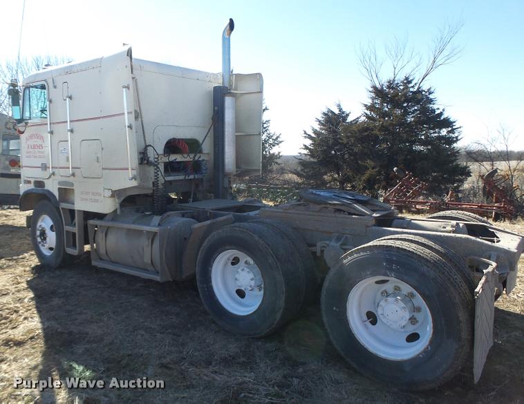 image for item DB1265 1986 Freightliner semi truck