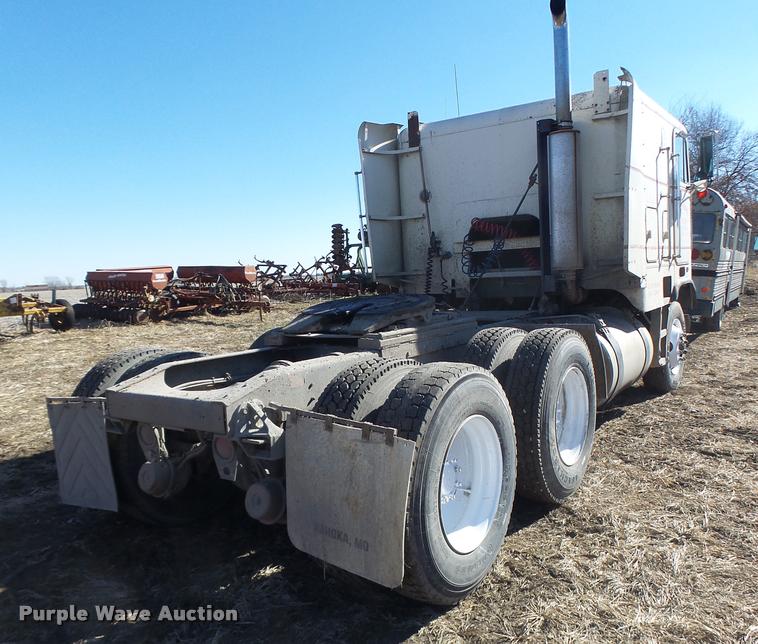 image for item DB1265 1986 Freightliner semi truck