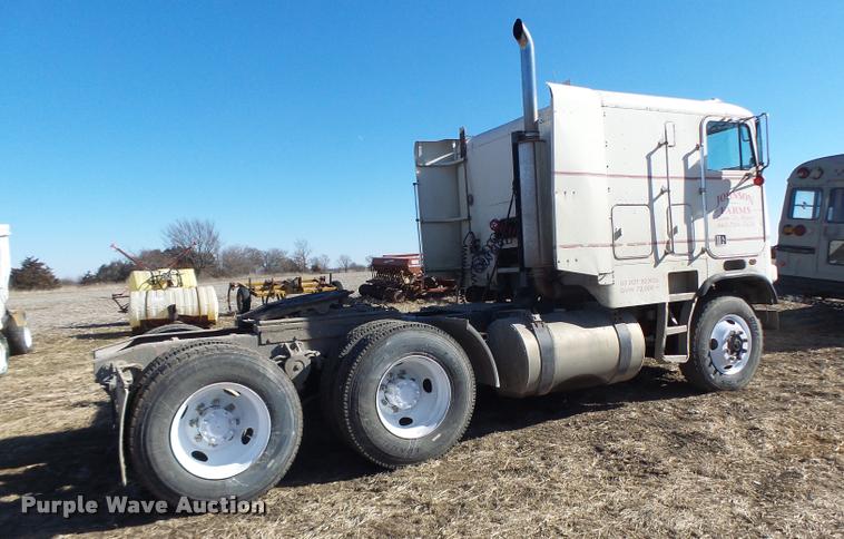 image for item DB1265 1986 Freightliner semi truck