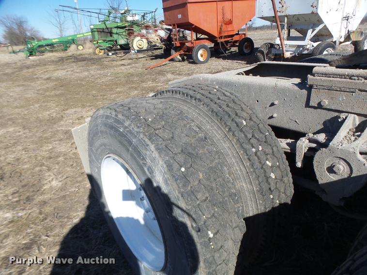 image for item DB1265 1986 Freightliner semi truck