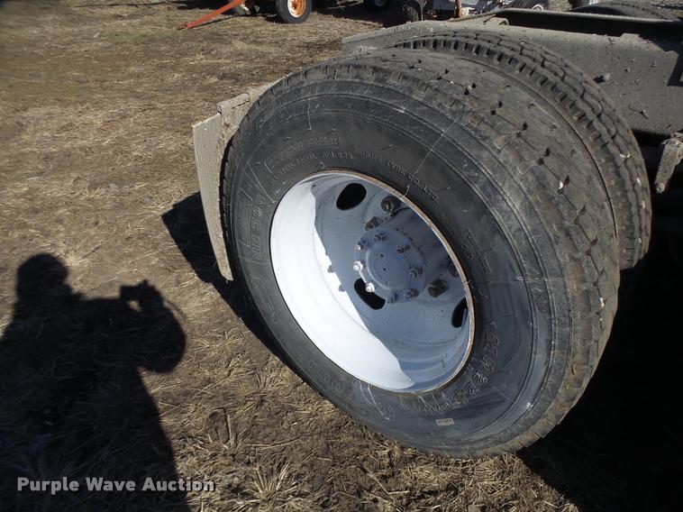 image for item DB1265 1986 Freightliner semi truck