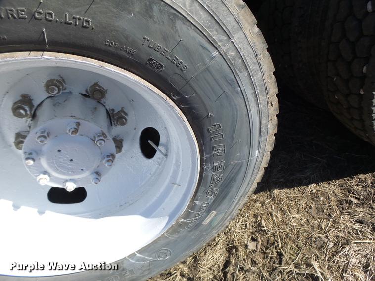 image for item DB1265 1986 Freightliner semi truck