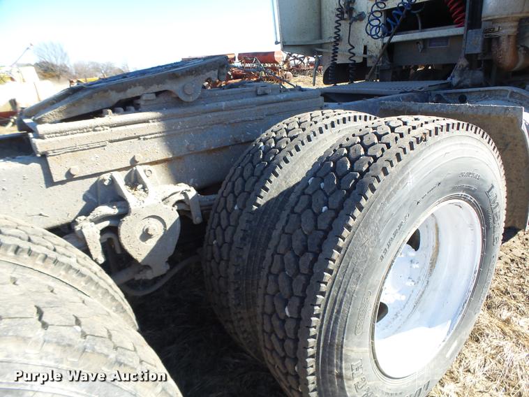 image for item DB1265 1986 Freightliner semi truck