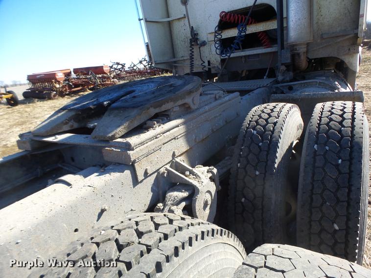 image for item DB1265 1986 Freightliner semi truck