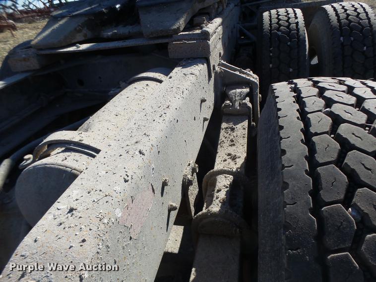 image for item DB1265 1986 Freightliner semi truck