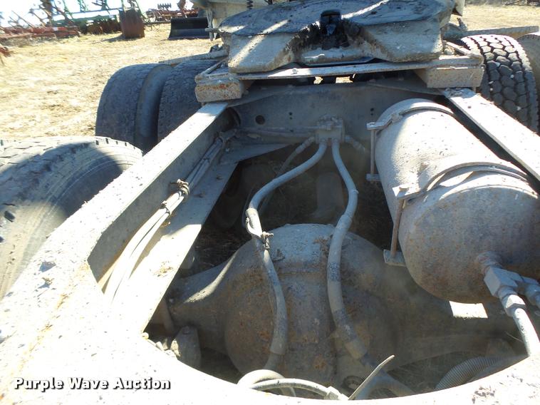 image for item DB1265 1986 Freightliner semi truck