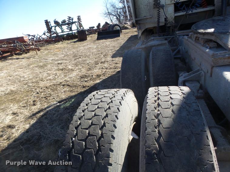 image for item DB1265 1986 Freightliner semi truck