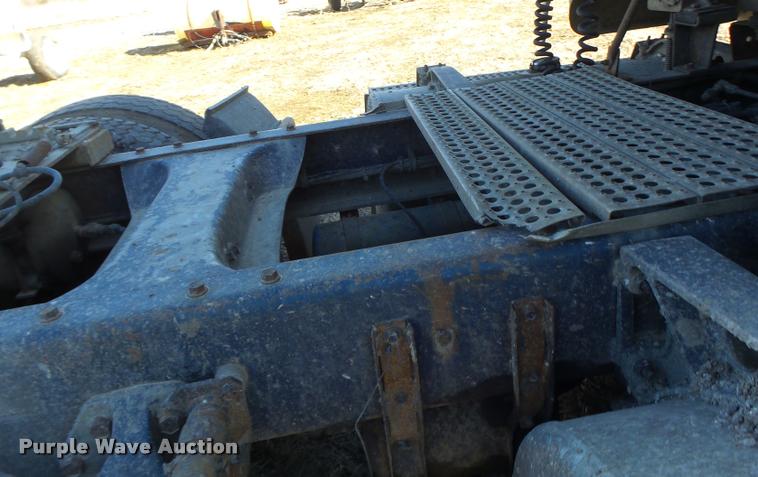 image for item DB1265 1986 Freightliner semi truck