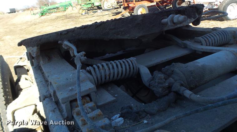 image for item DB1265 1986 Freightliner semi truck