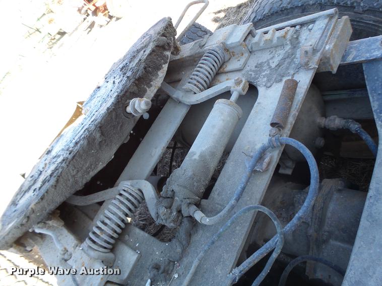 image for item DB1265 1986 Freightliner semi truck