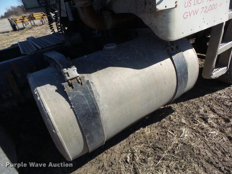 image for item DB1265 1986 Freightliner semi truck