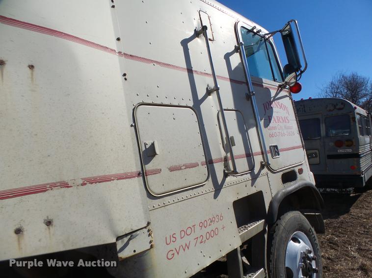 image for item DB1265 1986 Freightliner semi truck